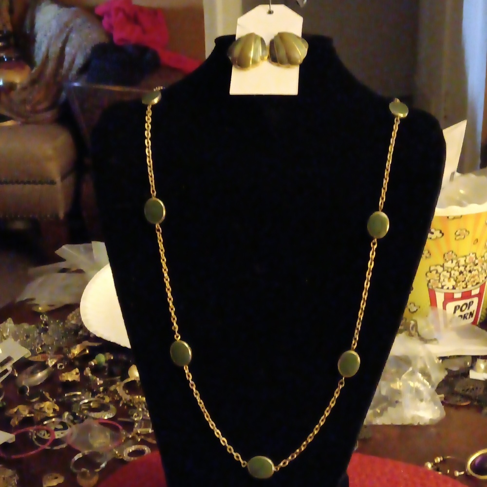 CHAIN NECKLACE AND PIERCED EARRINGS